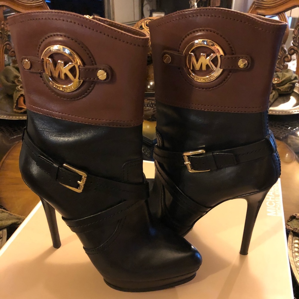 MICHAEL Michael Kors booty Rare!